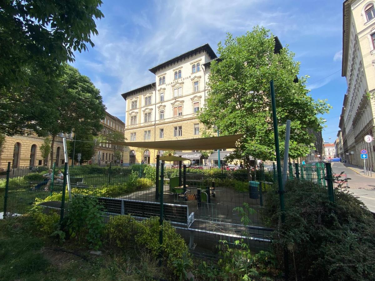 Urban Haven - 3 Beds, 3 Baths, Free Parking, Near Central Market Budapest Exterior foto
