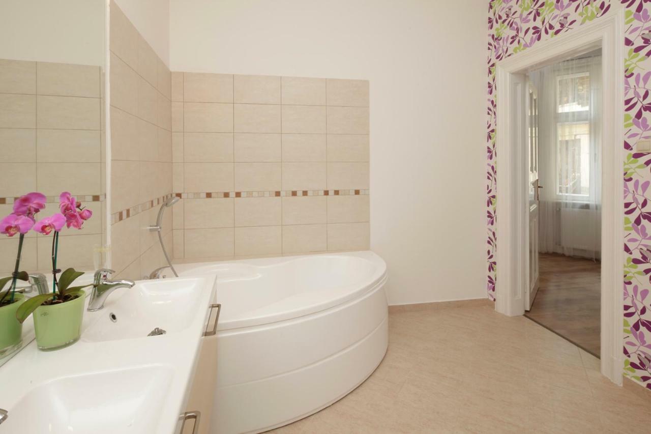 Urban Haven - 3 Beds, 3 Baths, Free Parking, Near Central Market Budapest Exterior foto