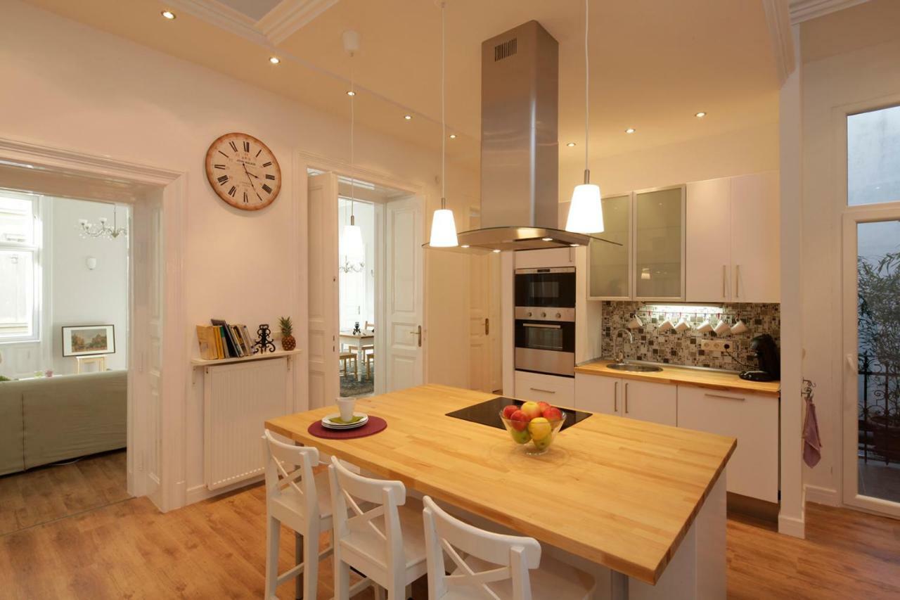 Urban Haven - 3 Beds, 3 Baths, Free Parking, Near Central Market Budapest Exterior foto