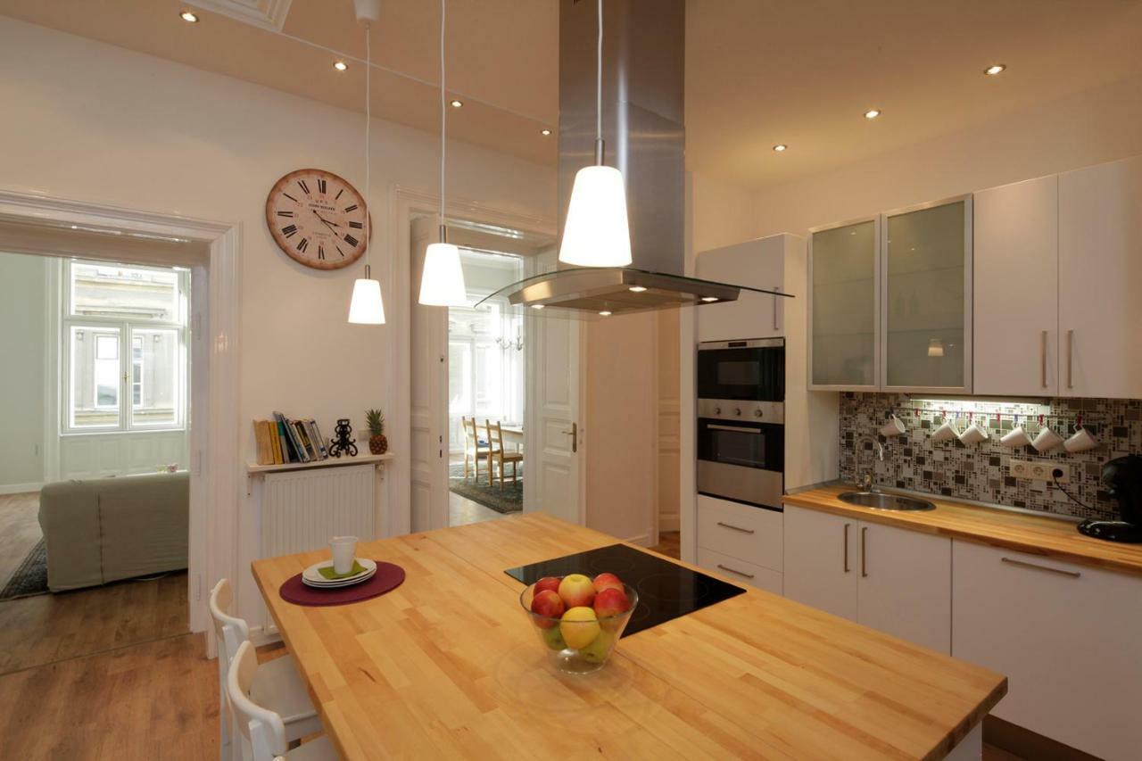 Urban Haven - 3 Beds, 3 Baths, Free Parking, Near Central Market Budapest Exterior foto