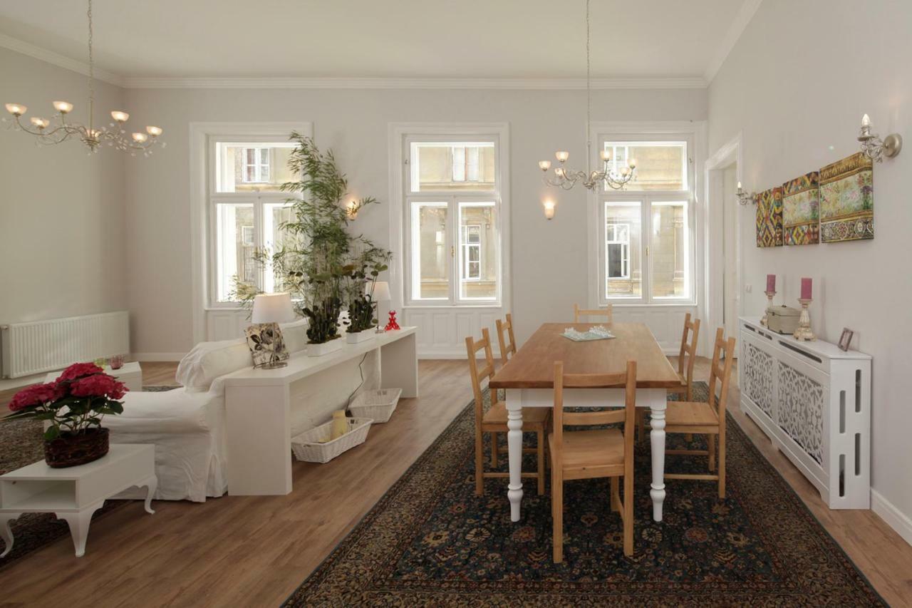 Urban Haven - 3 Beds, 3 Baths, Free Parking, Near Central Market Budapest Exterior foto