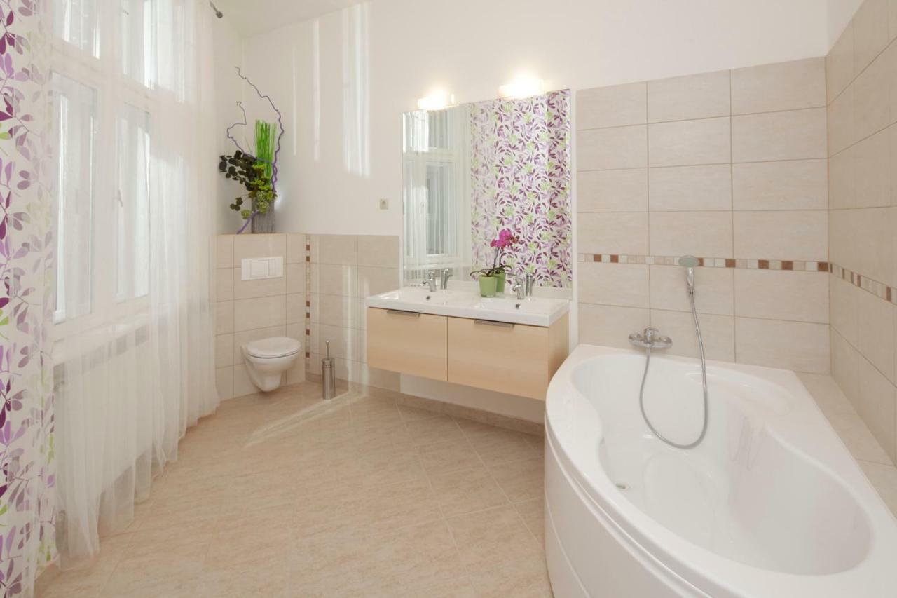 Urban Haven - 3 Beds, 3 Baths, Free Parking, Near Central Market Budapest Exterior foto